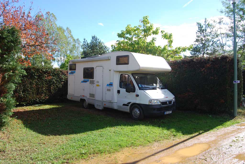 emplacement camping car thiers puy de dome